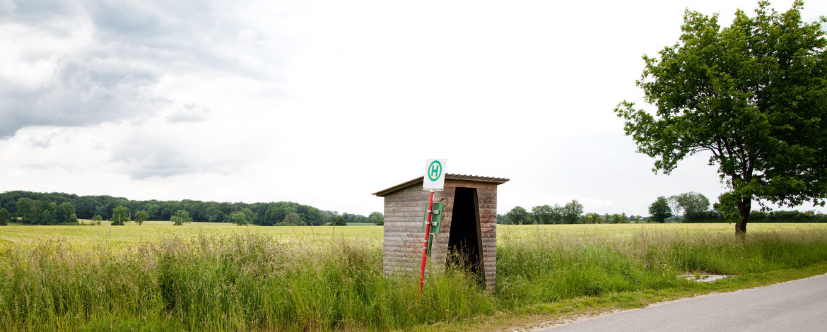 Bushaltestelle im Nirgendwo