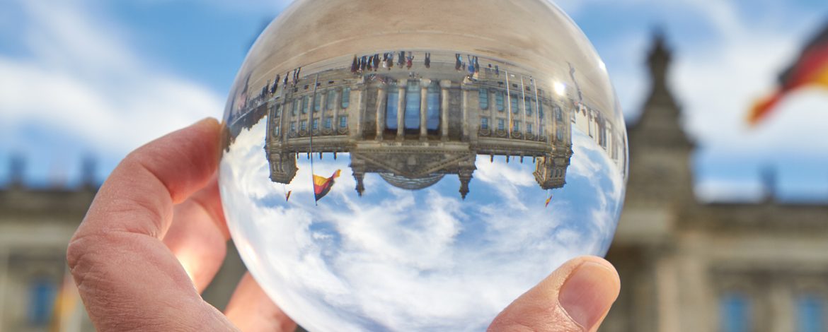 Bundestag in der Glaskugel