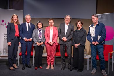 Jahreskonferenz Vorabend 26 - Gruppenfoto Panelists